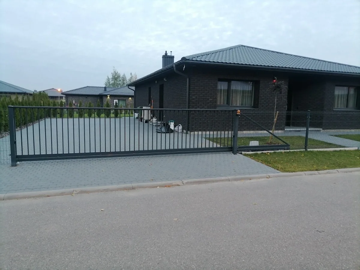 stumdomi kiemo vartai