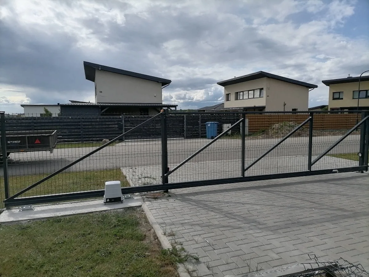 stumdomi kiemo vartai