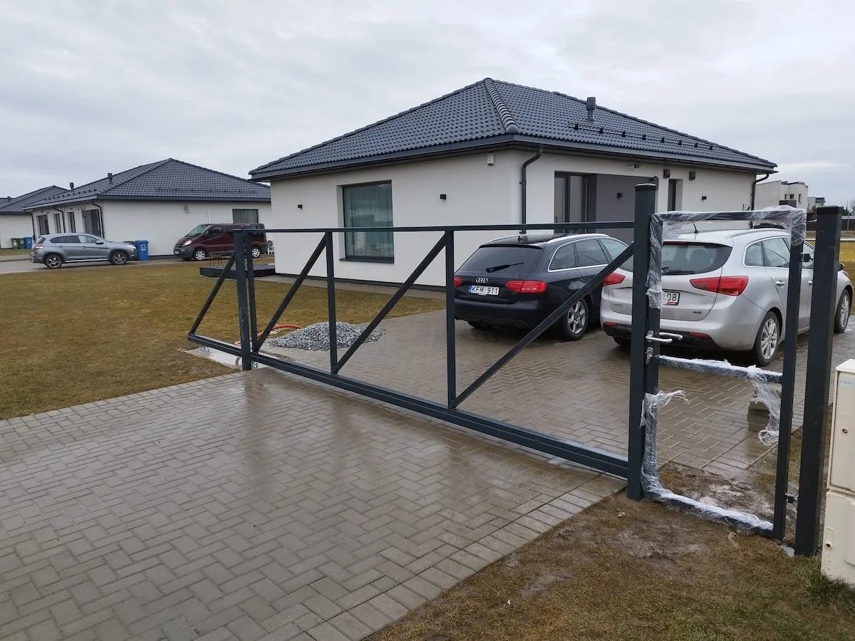 stumdomi kiemo vartai