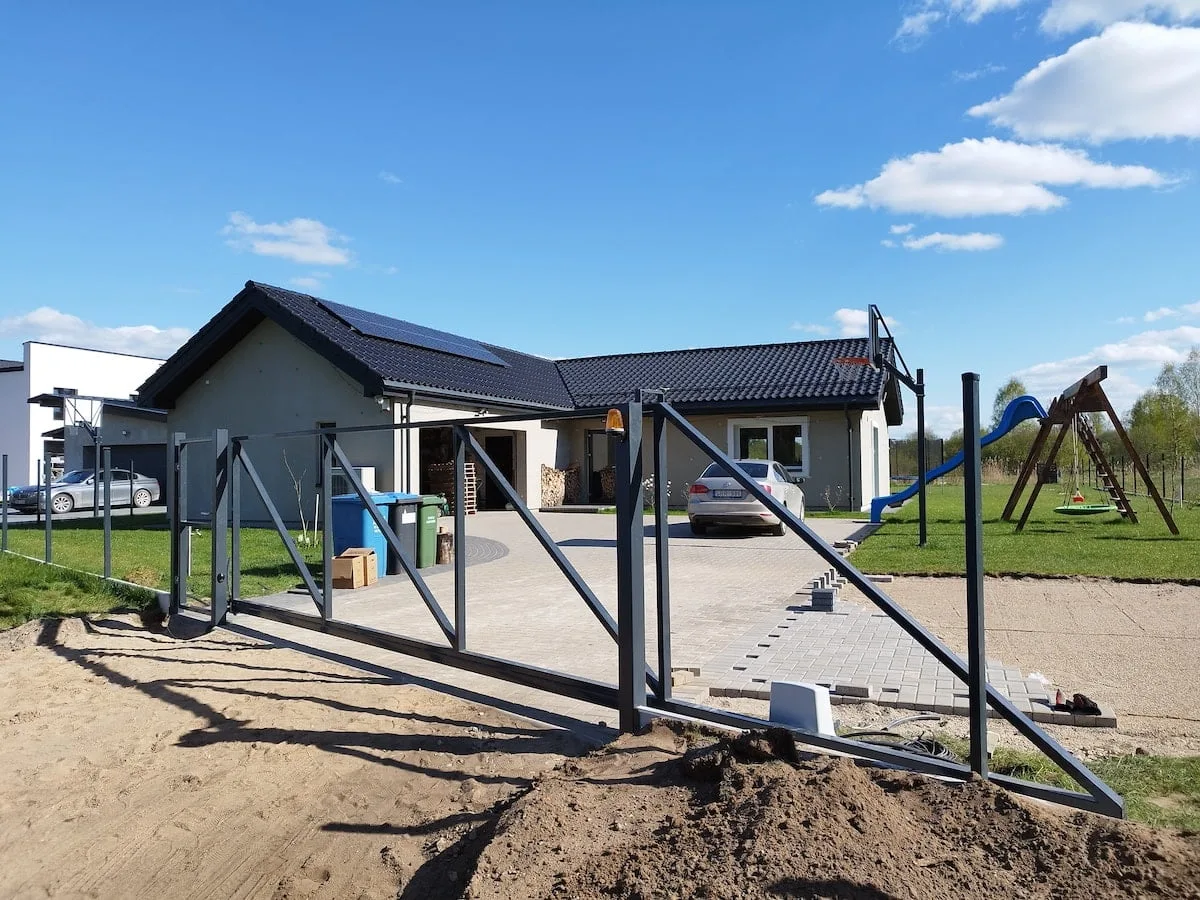 stumdomi kiemo vartai